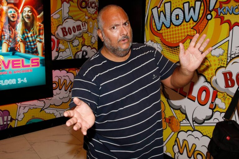 Patrik Hezucký má oporu v mladé manželce Nikole. Klid našli v dřevěné chatce za Prahou, po dítěti toužili dlouhé roky