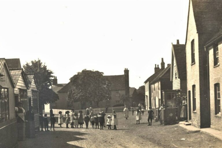 Nejstrašidelnější dům Británie koupili mladí lovci duchů. Chtějí v něm žít a nebojí se ani příběhu o krvi a pláči dítěte