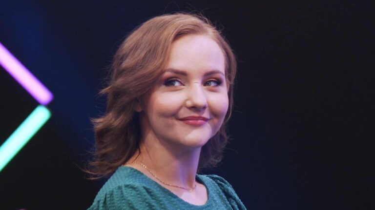 Nahá seznamka skončila zklamáním. Maminka Valerie tajila svou obživu a vztah se Šimonem krachl