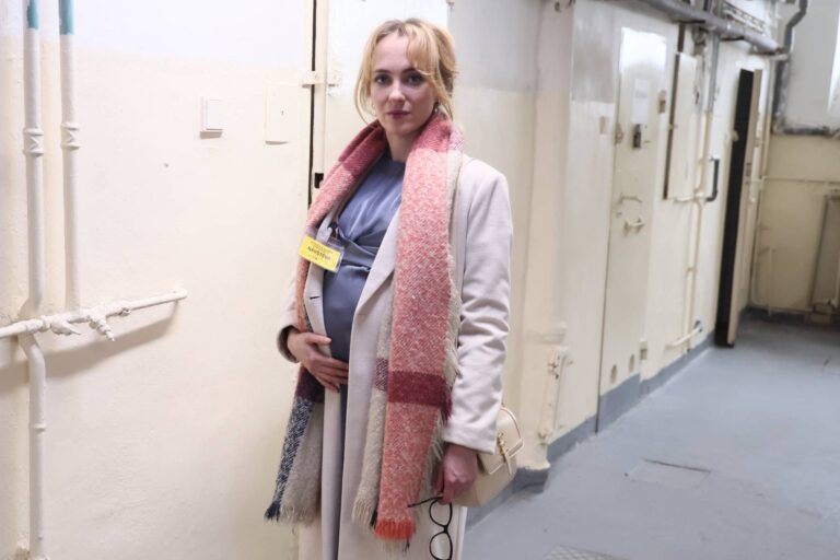 Herečka Elizaveta Maximová ukázala pořádné těhotenské bříško. Kolegové jí nosili vodu a pouštěli sednout