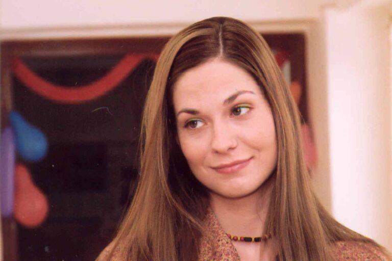 Klára Jandová z Rodinných pout slaví 46. Má stále stejný úsměv a po letech v ústraní se vrátila na jeviště