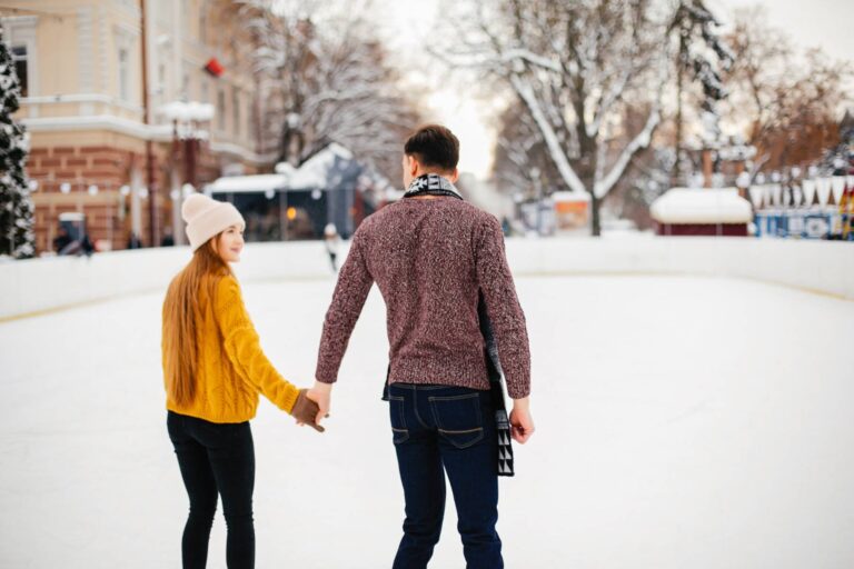 Zasněžený chodník před domem má svého odpovědného správce. Úklid i případné odškodné nese vždy vlastník
