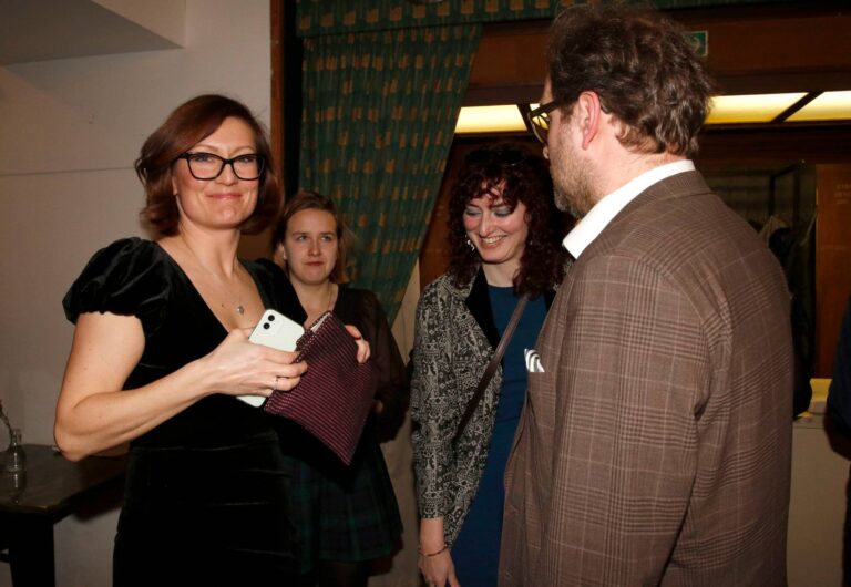 Dcera kosmonauta Remka ulovila Eliena z Pelíšků. Kvůli ní opustil Adélu Gondíkovou