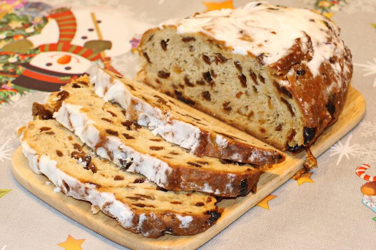 Recept na vánoční štolu podle Heleny Vondráčkové. Karel Gott se jí nemohl nabažit