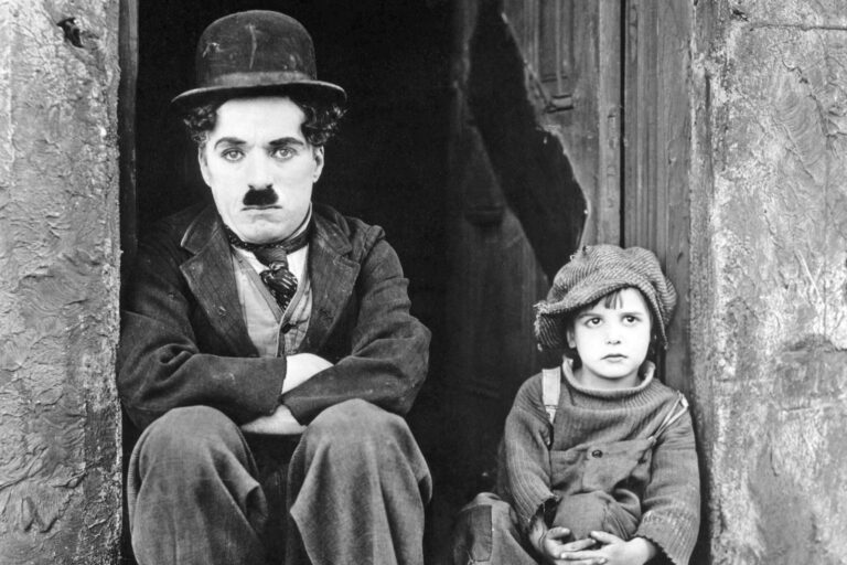 Král komiků zemřel na Vánoce. Charlie Chaplin nenašel klid ani po smrti, z hrobu ho vykopali vyděrači