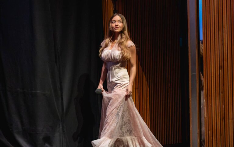 Sydney Sweeney jako božská Marilyn Monroe. Na detektoru lži ukončila dohady o svém poprsí