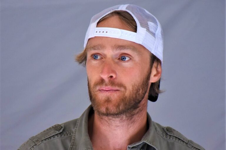 Rybář Jakub Vágner slaví 44. Konečně našel ženu, která s ním chytá ryby a dcera Kaya roste jak z vody