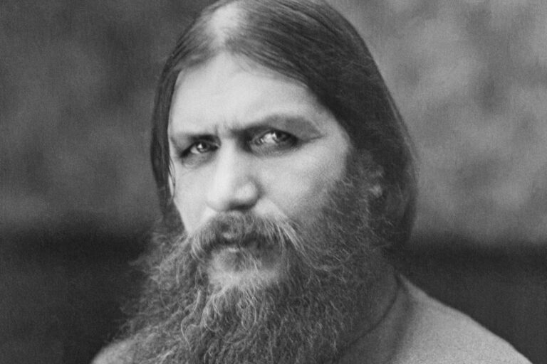 Snědl kyanid a smál se dál, nezastavila ho ani kulka. Rasputinova smrt připomínala béčkový horor