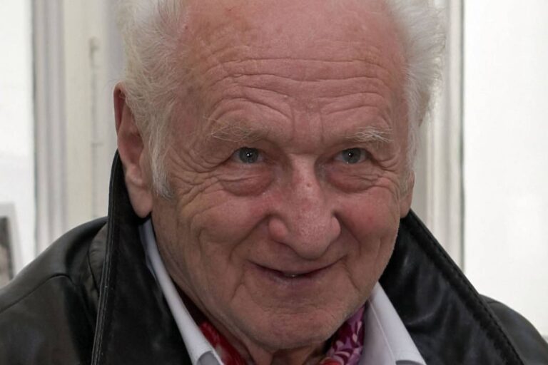 Arnošt Lustig by oslavil 99 let. Přežil peklo Osvětimi, aby mohl milovat ženy a smát se smrti do očí