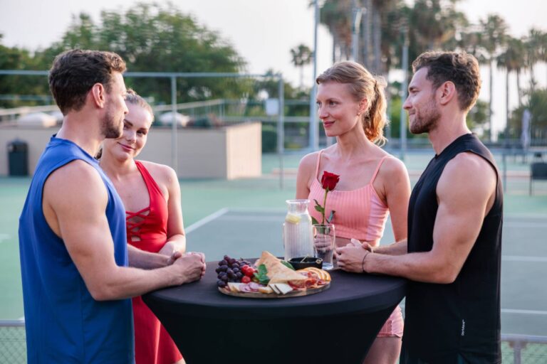 Bachelor: Dívky řeší „nevěru“ se dvěma růžemi, vilu opouští dvě soutěžící, jedna z nich dobrovolně