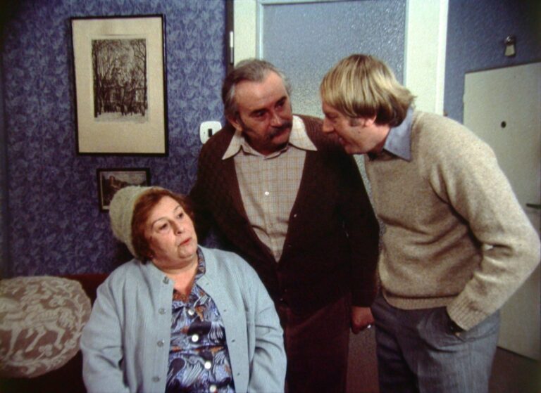 Co je doma to se počítá, pánové: Kopecký utekl před exmanželkou, Sobotu vyhodili na déšť a cizí hlas Havlové