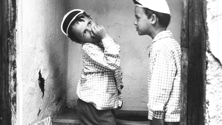 Hogo fogo Homolka: Děda Šebánek se bál Růžičkové, herci mrzli v ledové vodě a Škodovka nebyla rekvizita