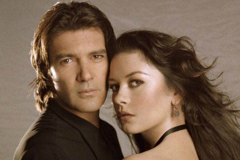 Legenda o Zorrovi po 20 letech: Zeta-Jones popírá zákony přírody, Banderas si nastřelil vlasy