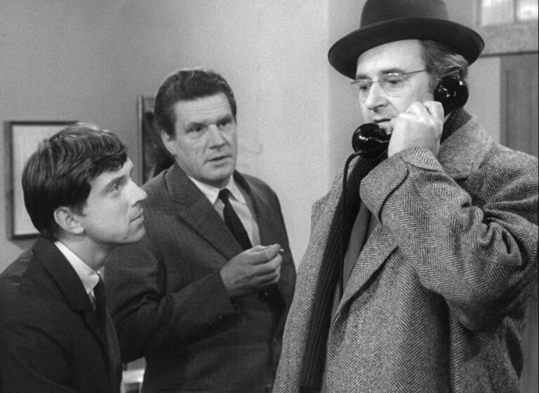 Na kolejích čeká vrah: Komunistická pomsta Hrušínskému, Brzobohatý se hroutil u skutečných mrtvých