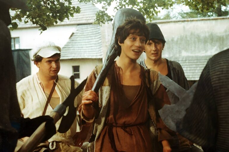 O statečném kováři a tři siláci po 42 letech: Kříž našel klid, Knot mluví za medvěda a Kroner bojuje s nemocí