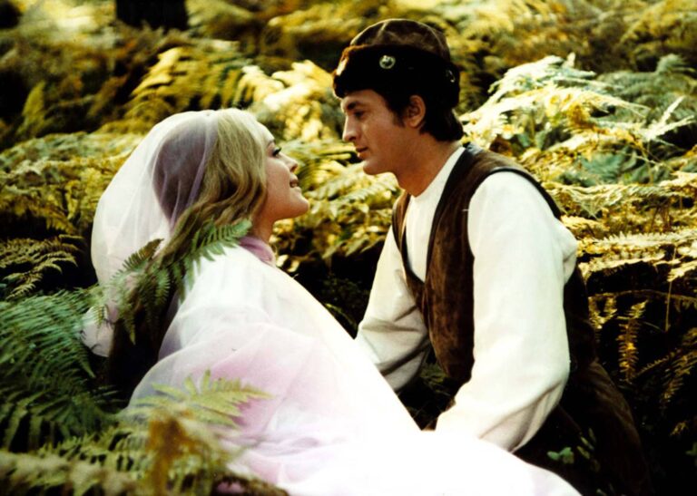 Princ Bajaja: Zakázaný scenárista, cenzurované kříže v pohádkovém příběhu a nervózní soudruzi za kamerou