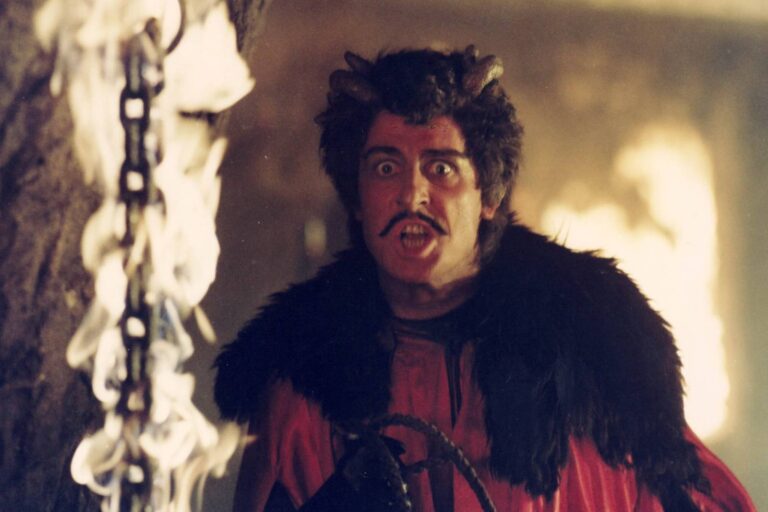 S čerty nejsou žerty: Sázka o šestnáctiletou Adélku, Vetchý v plamenech a útěk před Rusy