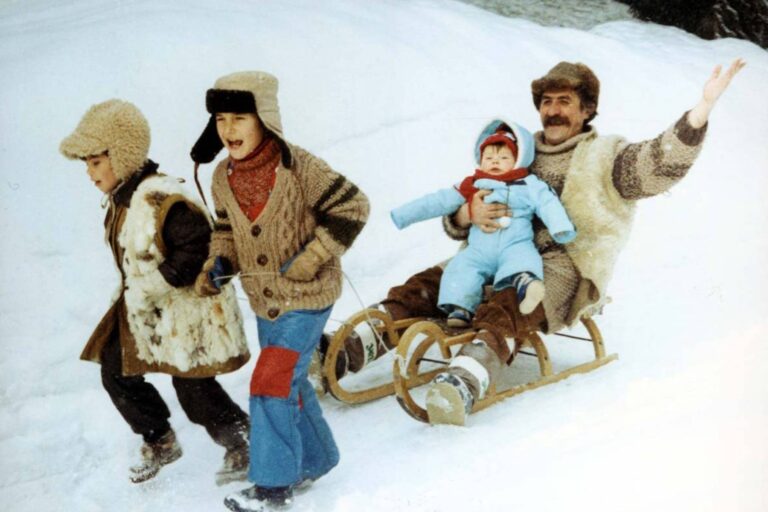 Osudy dětí z filmu S tebou mě baví svět. Matýsek je listonoš, Dášenka zachraňuje miminka a Kačenka propadla sektě