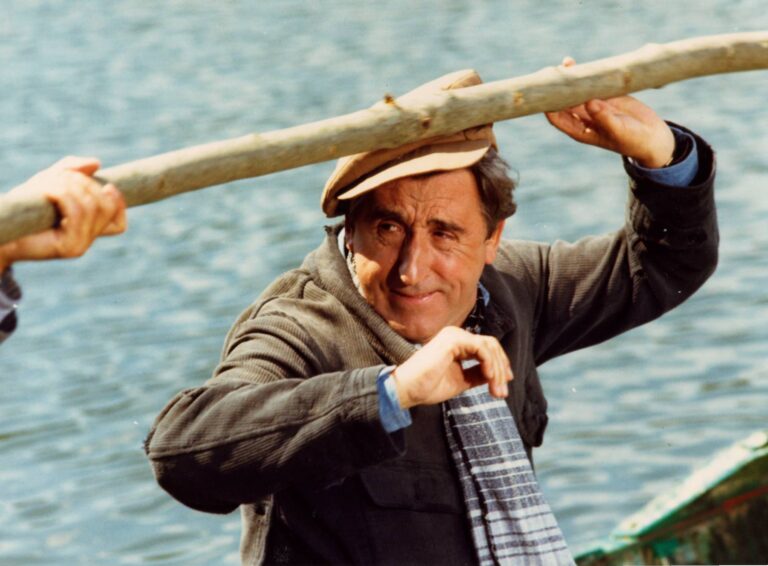 Jean Lefebvre přežil svou vlastní popravu i ochrnutí. Skutečný život Pithiviera byl drsnější než film