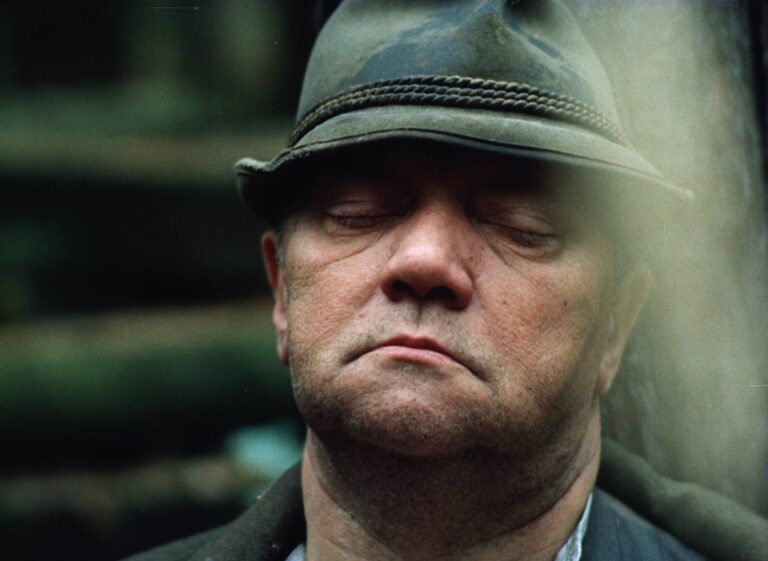 Slavnosti sněženek: Somr se zrušil pod obraz, Hrabal naštval sousedy a cenzura kvůli dece