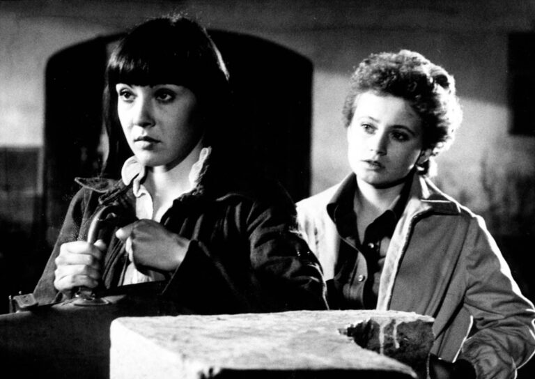 Smrt stopařek: Patrasová prosila o škrcení, Nagyová skončila v odpadcích a skutečný vrah byl horší než ten filmový