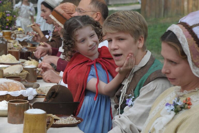 Karkulka Lucie Štouračová z Tří bratrů dospěla a změnila barvu vlasů. Věkový rozdíl s Piškulou neřeší