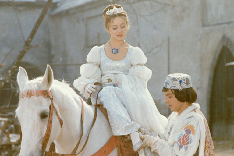 Vánoce na prima+: Popelka, S čerty nejsou žerty, Top Gun, ale i zahraniční Zrádci