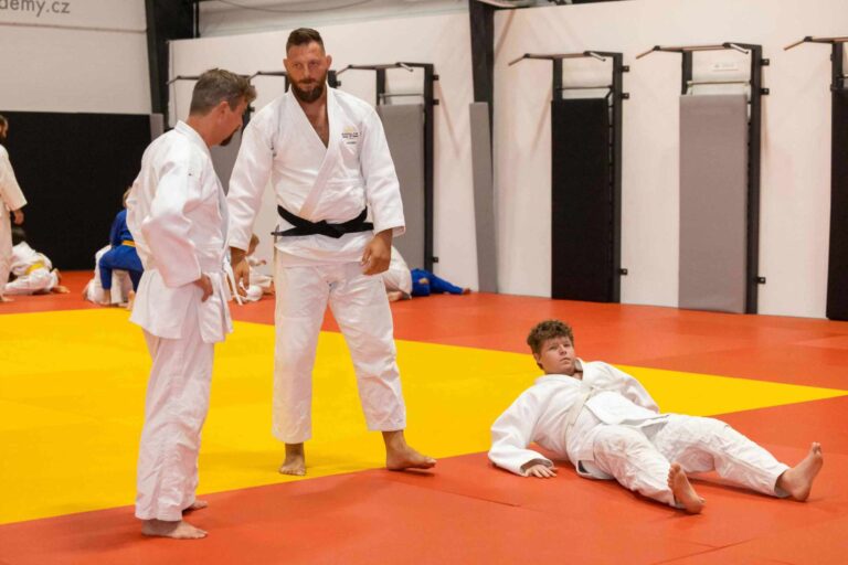 Páteční Ulice: Tony se pustí do Máry, nečekaná změna názoru, trest pro Koldu od Krpálka a vztah ve třech