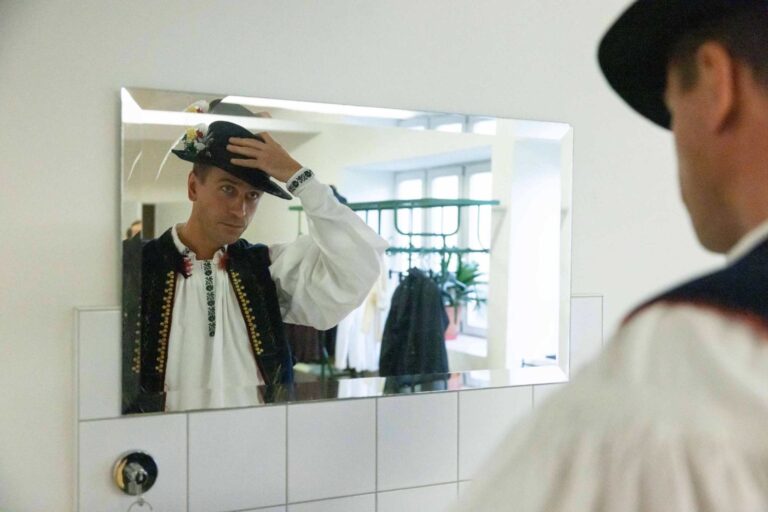 Adriana z Ulice čelí velké výzvě i potížím: Prokop v kroji, Otík jako moderátor a tma v sále