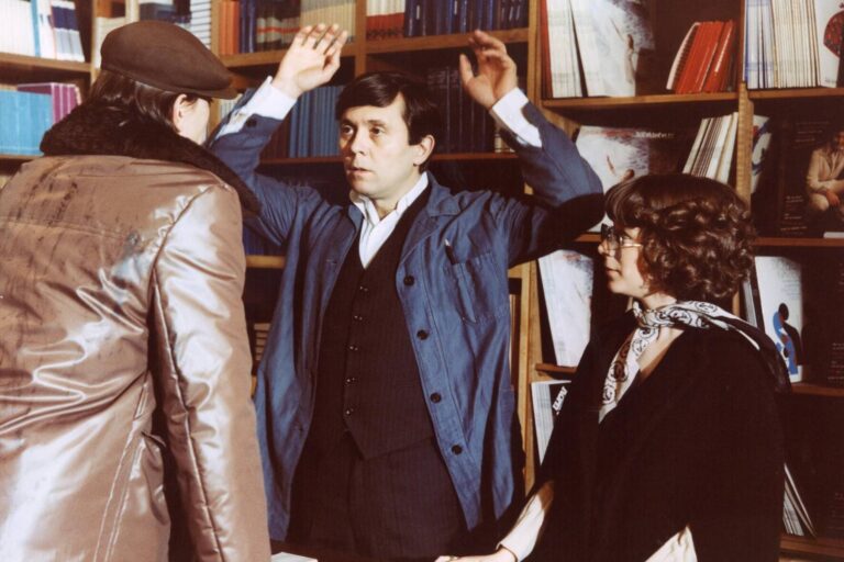 Douchová z Vrchní, prchni slaví 67. Odmítli ji na školách, tak sekla s herectvím a šla opravdu prodávat