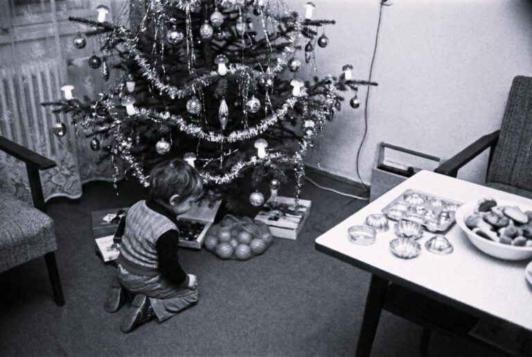 Vzpomínky Husákových dětí na Vánoce: Kapr v novinách, kolekce a stromek jako výbuch kýče