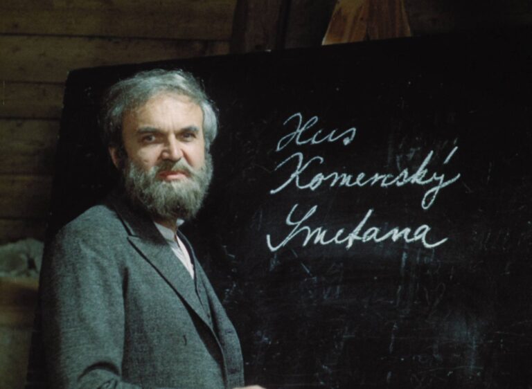 Jára Cimrman ležící, spící: Smoljak litoval scény s králíky a Svěrák neměl tušení, že hraje Cimrmana