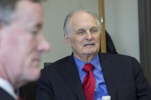 Alan Alda v roce 2015, FOTO: Moody College of Communication from Austin, USA, CC BY-SA 2.0, via Wikimedia Commons