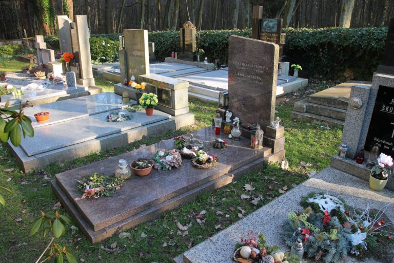 Rakovina a sebevraždy v Jevanech u Prahy. Gott z vesnice utekl, žil zde Svoboda, Štaidl či Heřmánek