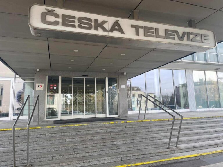 Konec složenek za televizi a rozhlas od roku 2027. Otazník stále visí nad důchodci