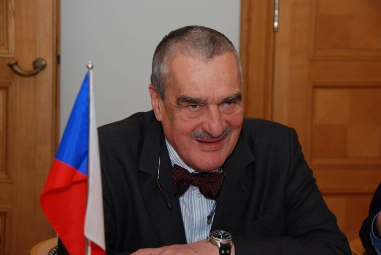 Dědicové Schwarzenbergů: Stát je obral o miliardy, následník dělá kariéru u slavné automobilky