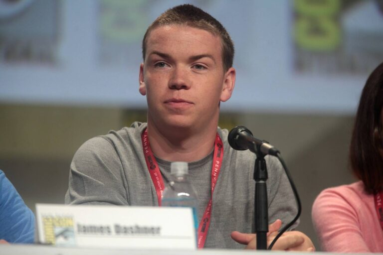 Herec Will Poulter býval kvůli obočí terčem vtipů. Nyní slaví 33 a je z něj pohledný svalovec