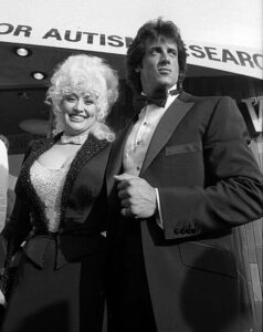 Dolly Parton a Sylvester Stallone v roce 1984, FOTO: Mel Melcon, Los Angeles Times, CC BY 4.0, via Wikimedia Commons