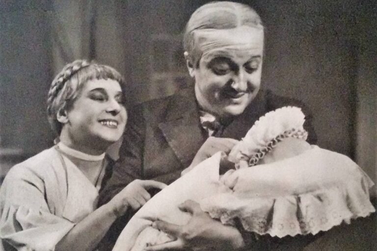 Hugo Haas nechal syna v Praze a utekl do Hollywoodu. Bratr zemřel v Osvětimi, on se udusil plynem doma