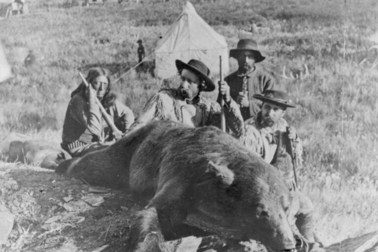 Divoký západ bez příkras: Falešný mýtus o běloších, páchnoucí trpaslíci na ponících a ředidlo ve whisky