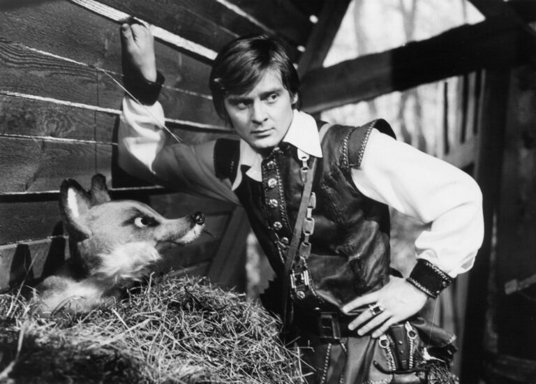 Herec Ivan Luťanský si před lety vyrazil s agentem StB do Vietnamu a zemřel. Bratr věří, že ho zastřelili