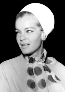 Romy Schneider v roce 1955, FOTO: Iberia Airlines, CC BY 2.0, via Wikimedia Commons