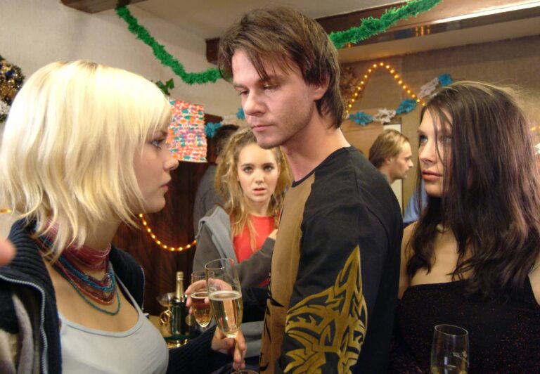 Ve Snowboarďácích křehká blondýna, dnes kung-fu bojovnice s černým páskem. Martina Klírová žije v ústraní