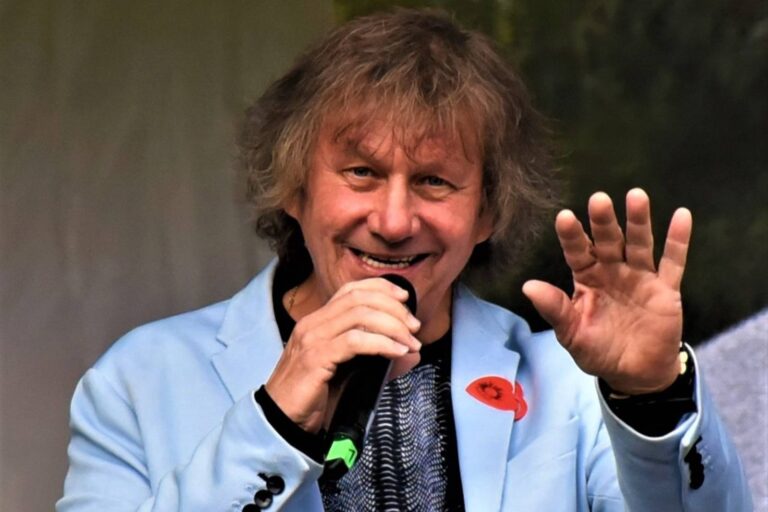 Stanislav Hložek utekl z Prahy na chalupu. Tam ho vypátrala návštěva, která mu vyrazila dech