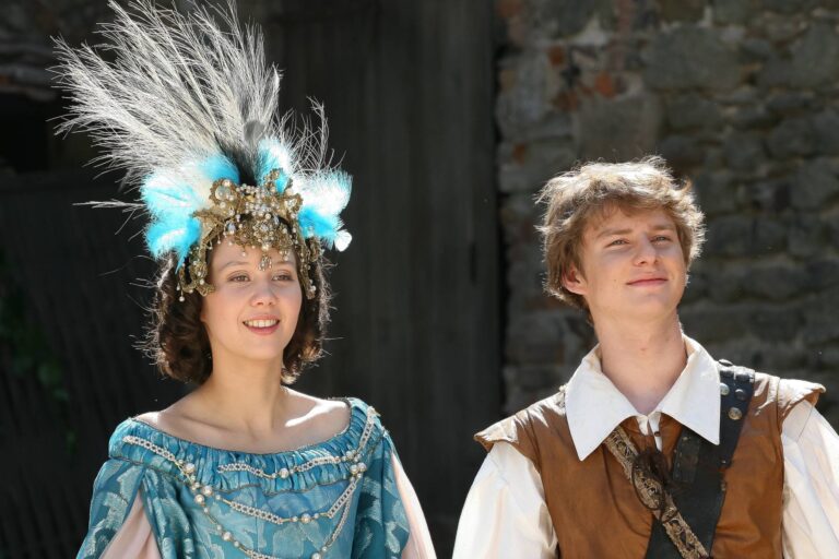 Tereza Rumlová kdysi hrála v pohádkách. S manželem z Comebacku porodila děti doma, tam je i vzdělává