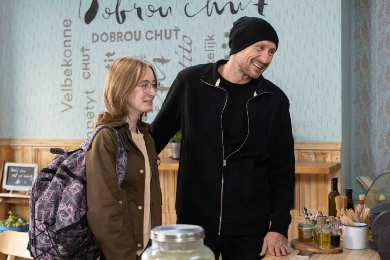 Ulice: Soňa je zahnaná do kouta. Závozník Hruška a jeho rodina obsazují její teritorium