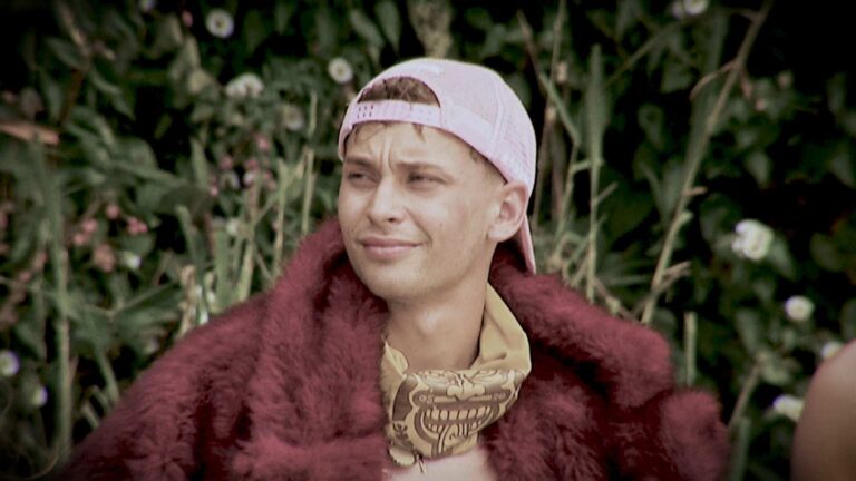 Survivor: První vyřazený, falešná spojenectví, taktika a krvavý konec