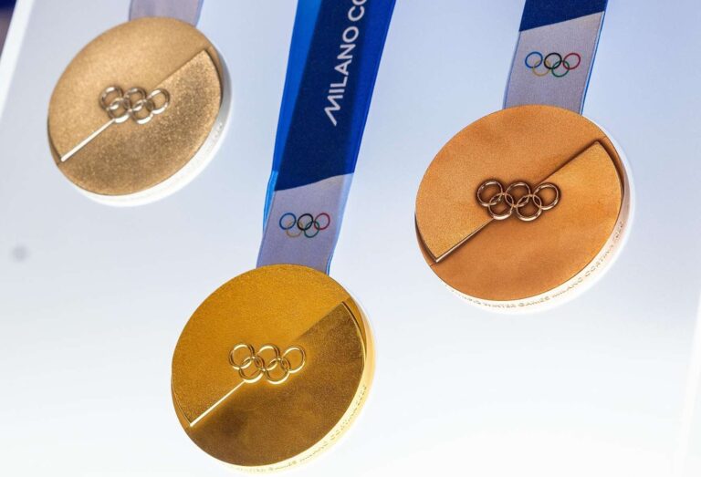 Šest gramů zlata a miliony na účtu. Medaile z Itálie jsou nejdražší v historii a stát na odměnách nešetří