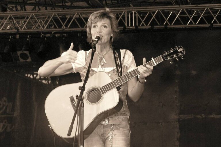 Věra Martinová slaví 66. Přežila vlastní smrt, rozvod po 25 letech i ztrátu úspor