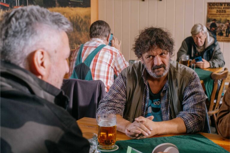 Bratři a sestry: Rozpadlé iluze a kolaps v kostele. Seriálová rodina narazí na tvrdou realitu